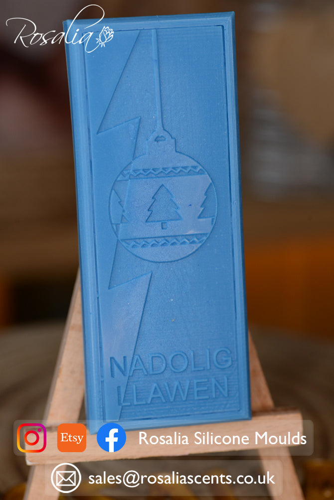 Welsh 'Nadolig Llawen' Tree Bauble Snap Bar Mould