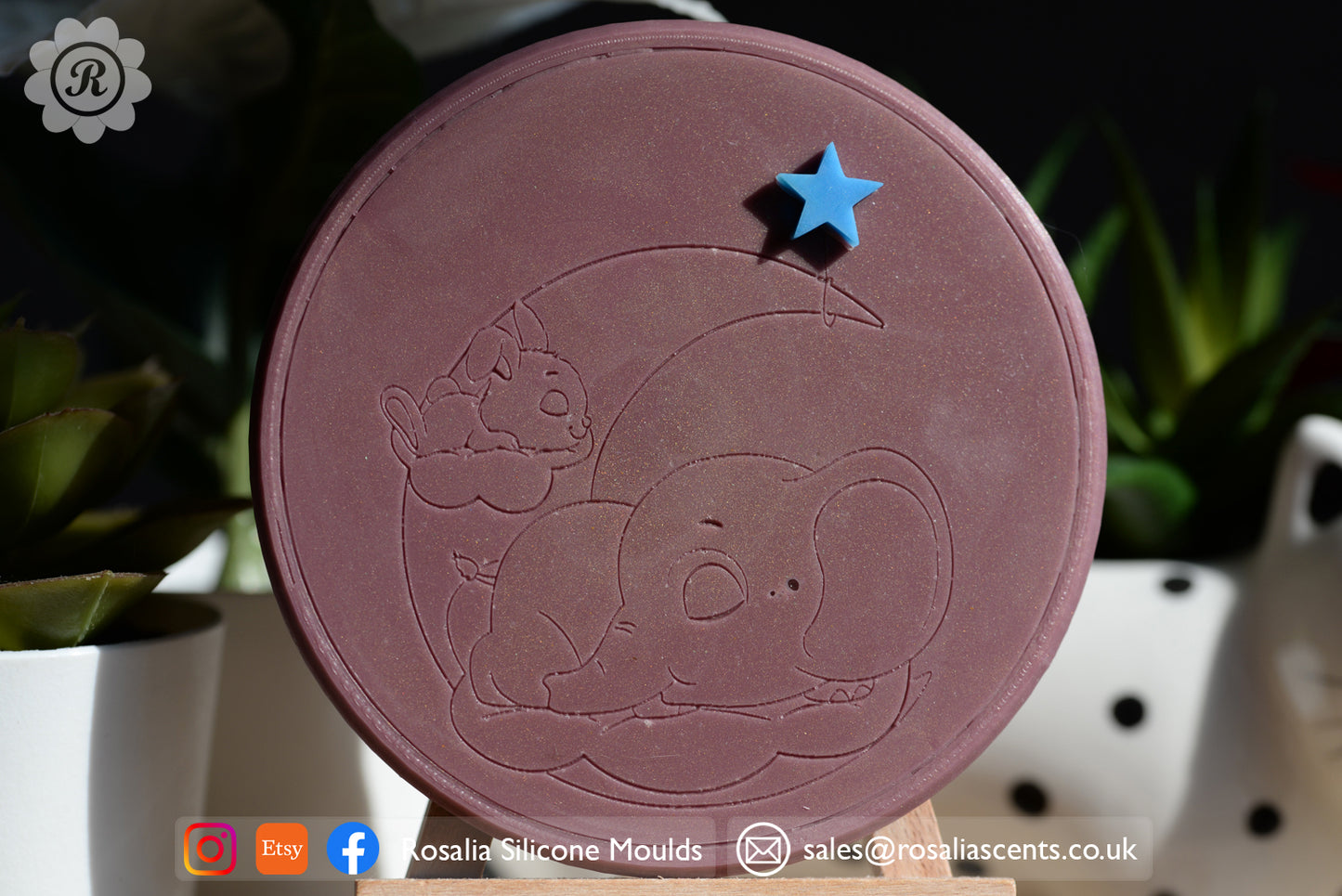 Elephant and Rabbit Sleeping on the Moon Round 100mm Snap Bar Mould