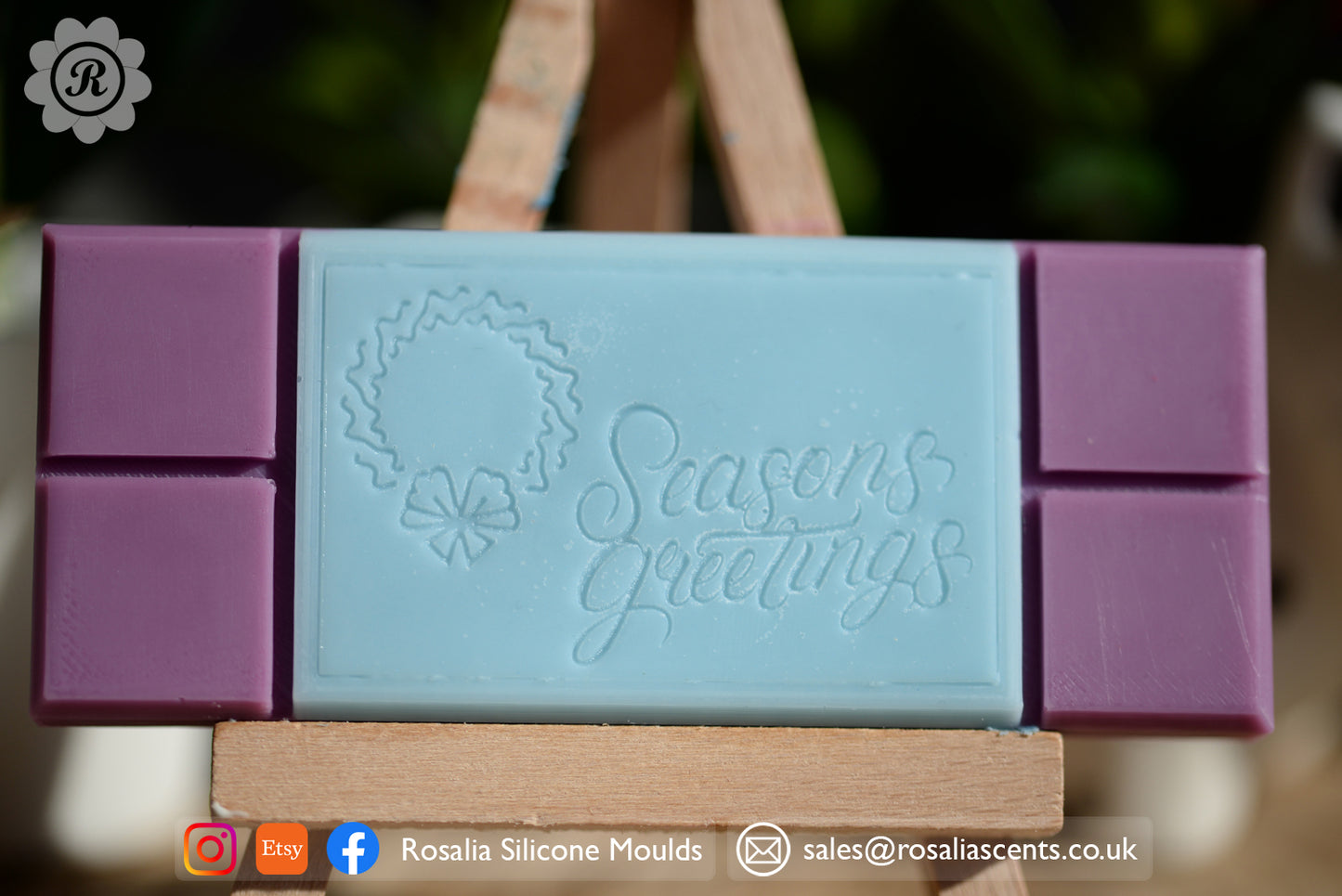 Christmas 'Seasons Greetings' Wreath Snap Bar Mould