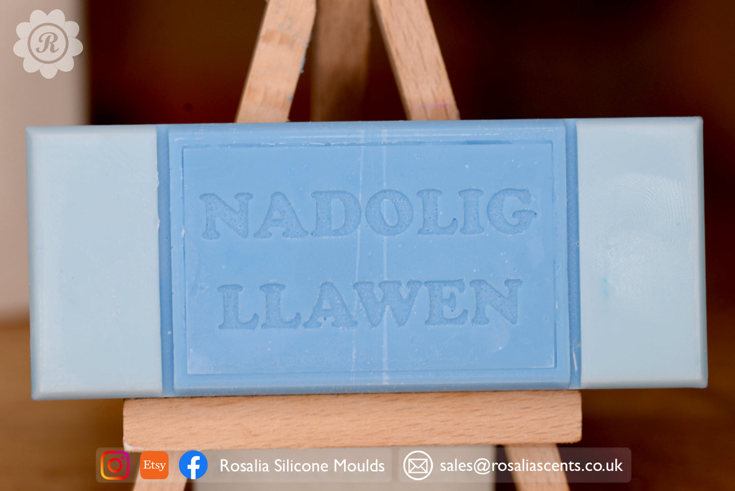 Welsh 'Nadolig Llawen' Snap Bar Mould