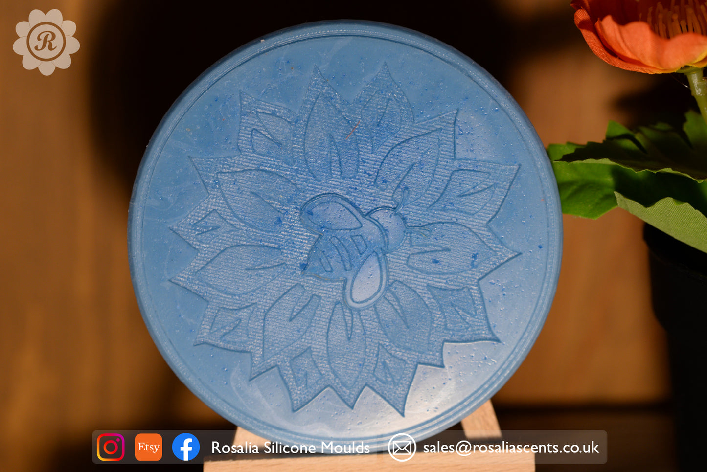 Bee on a Flower Round 100mm Snap Bar Mould