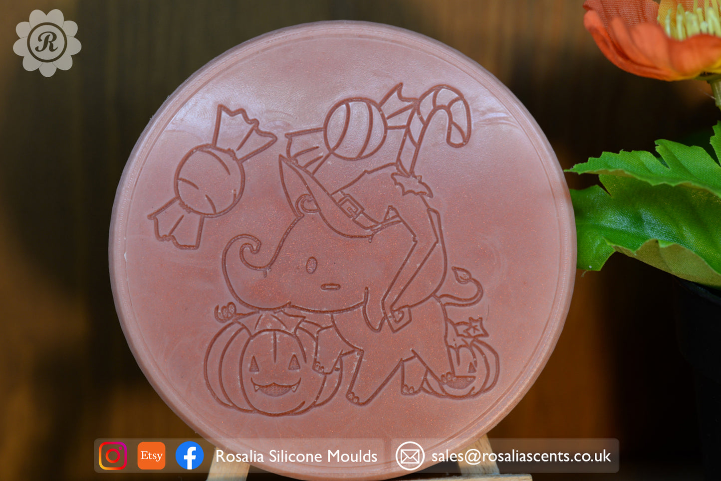 Halloween Elephant with Sweets Round 100mm Snap Bar Mould