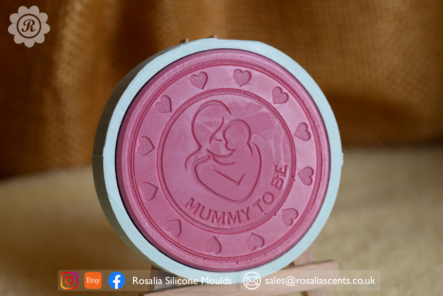 Mummy to Be' Mum Hugging Baby Round 80mm Snap Bar Mould