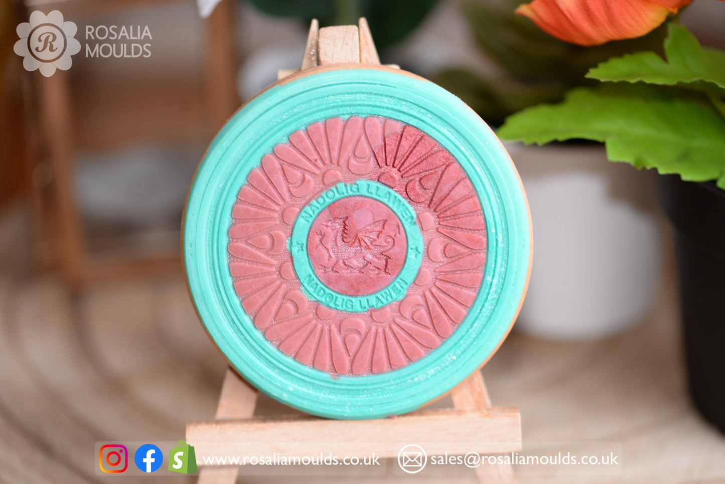 Welsh Christmas 'Nadolig Llawen' Patterned 80mm Snap Bar