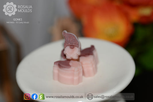 Christmas 'Gonks' 12 Cavity Wax Mini Melt Mould